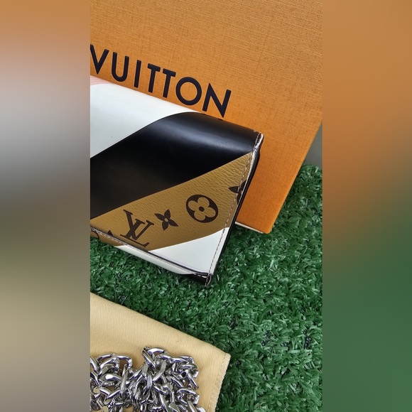 Limited Edition Louis Vuitton Twist Portefeuille Sarah Wallet Neapolitan EUC - Picture 8 of 15